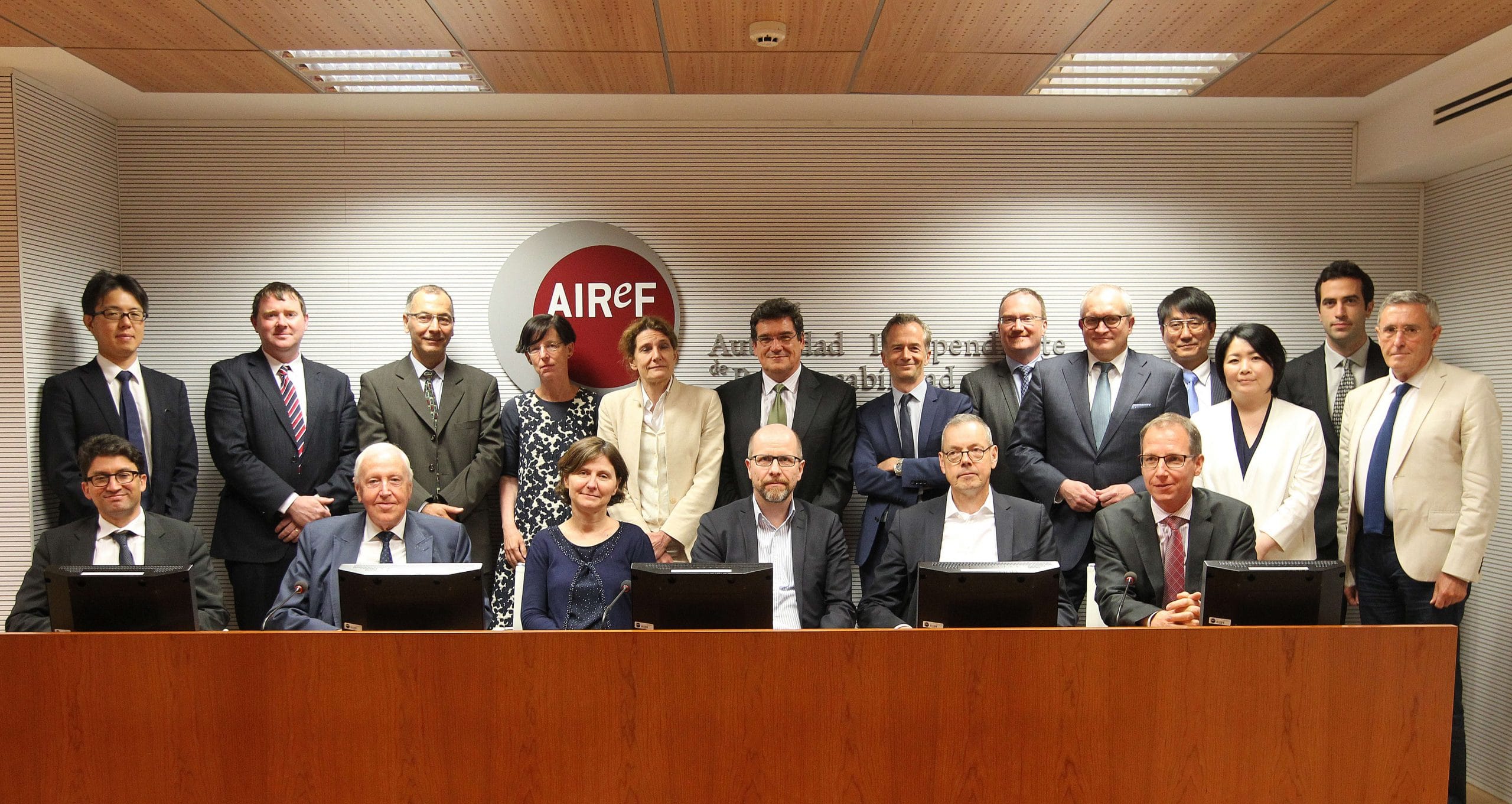 José Luis Escrivá, presidente de la AIReF, junto a los asesores de los principales Gobiernos