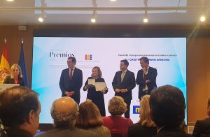 Cristina Herrero recibe el premio del Instituto de Estudios Económicos a su trayectoria profesional